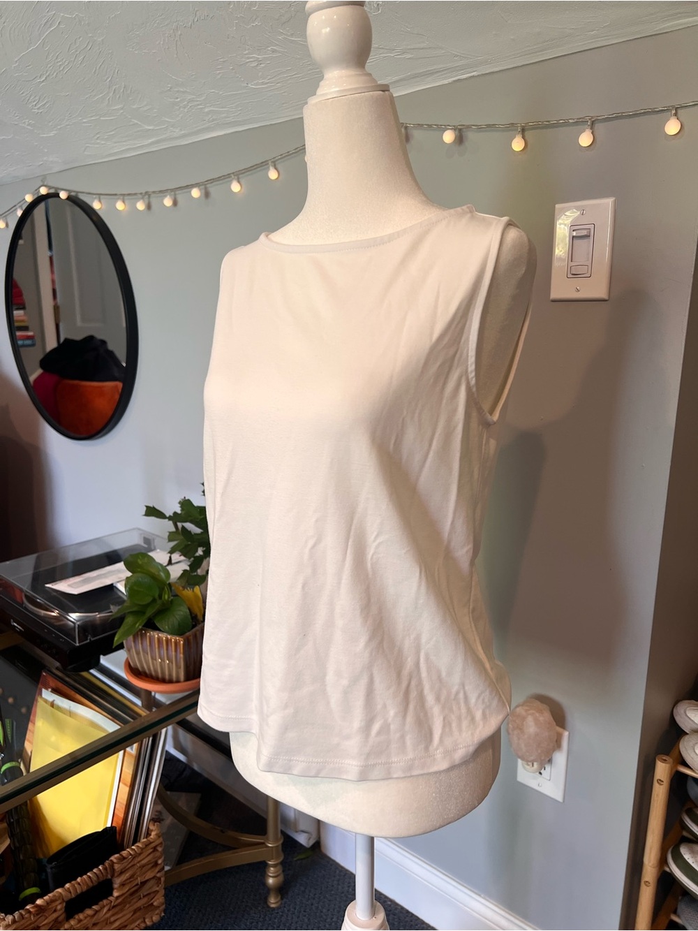 Tahari White Sleeveless Boatneck Tank Top